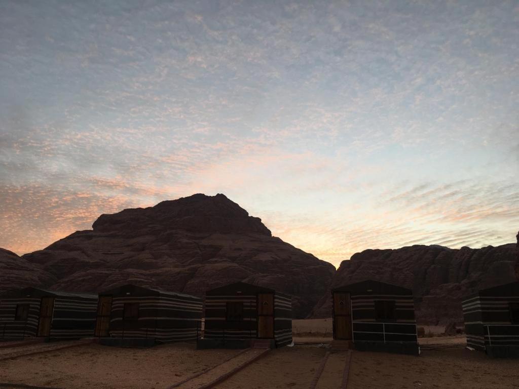 Oryx Camp Hotel วาดิรัม ภายนอก รูปภาพ